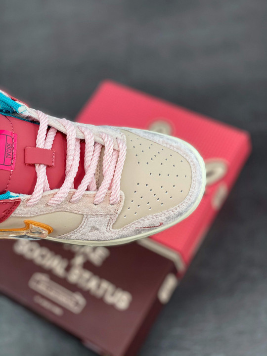 Social Status x Nike Dunk Low Strawberry Milk Sneakerni Top