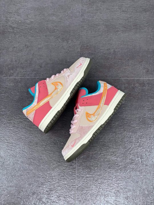 Social Status x Nike Dunk Low Strawberry Milk Sneakerni Top